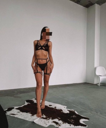 Опытная брюнетка с шикарной фигурой поможет тебе расслабиться и забыть обо всех заботах. Приглашаю к себе или приеду в гости. 6467, 23 года